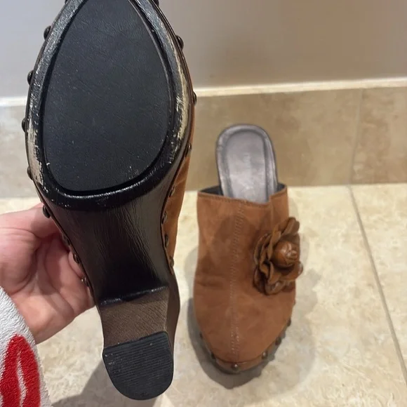 Suede clogs - Picture 6 of 7